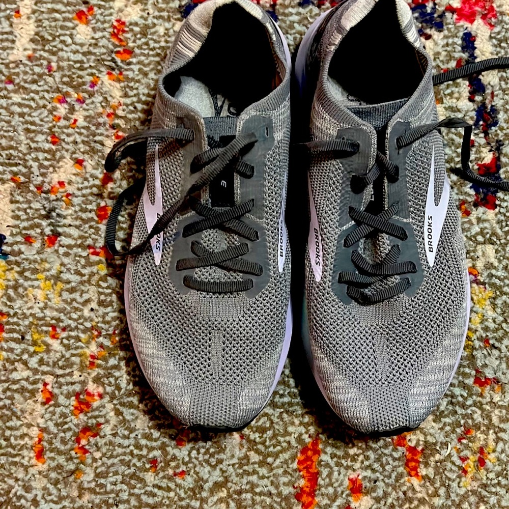 Women’s Brooks Levitate 4 size 9.5